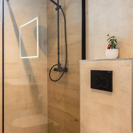 Апартаменти Hot Tub Sea View *