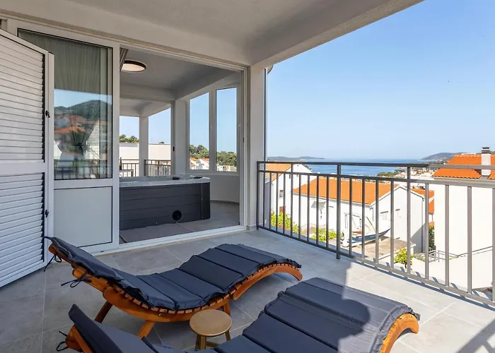 Hot Tub Sea View Apartment