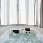 Hot Tub Sea View Apartment
